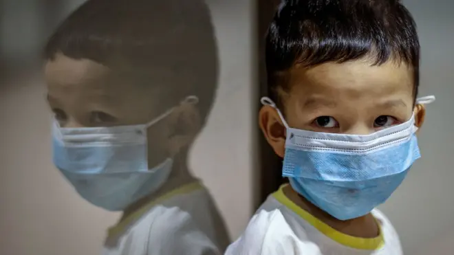 Son pocos los casos de niños infectados. Lo mismo ocurrió en el pasado con el brote de SARS (Sindrome Respiratorio Agudo Severo) y de MERS (Síndrome Respiratorio de Medio Oriente).