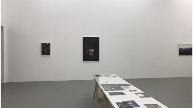 บรรยากาศภายในนิทรรศการแสดงผลงานศิลปะที่จัดแสดงที่ Ver Gallery