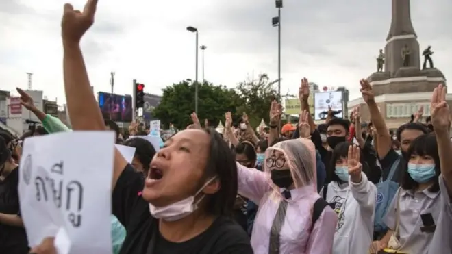 Unjuk rasa besar mengguncang ibu kota Thailand, Bangkok.