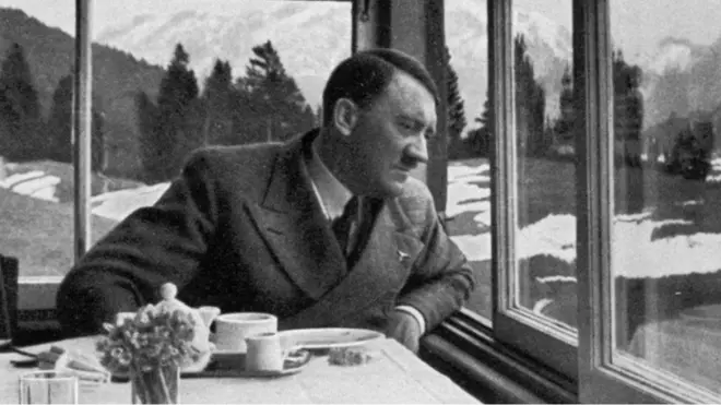 حكاية فتيات خاطرن بحياتهن لتذوق طعام هتلر