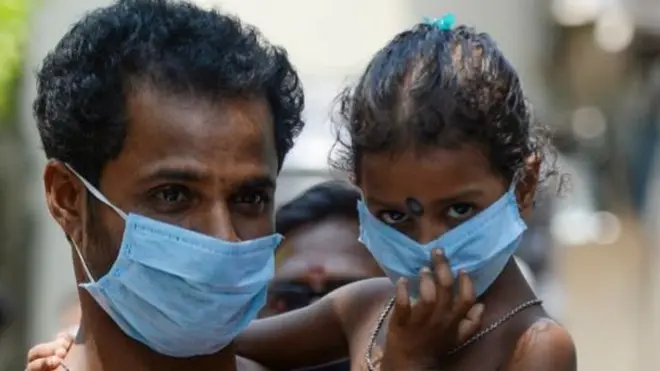 پروفیسر بنرجی کا کہنا تھا کہ لوگوں کو بحران سے نکالنے کے لیے انڈین حکومت کو زیادہ فراخدلی کا مظاہرہ کرنا چاہیے