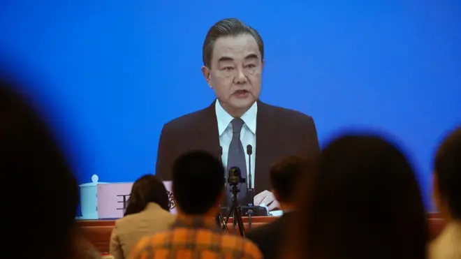 這場記者會通過視頻連線的方式進行。