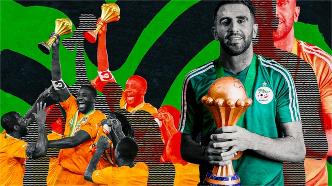 Un graphique audacieux de la Côte d'Ivoire soulevant le trophée de la Coupe d'Afrique des Nations en 2015 et du capitaine algérien Riyad Mahrez tenant le trophée en 2019.