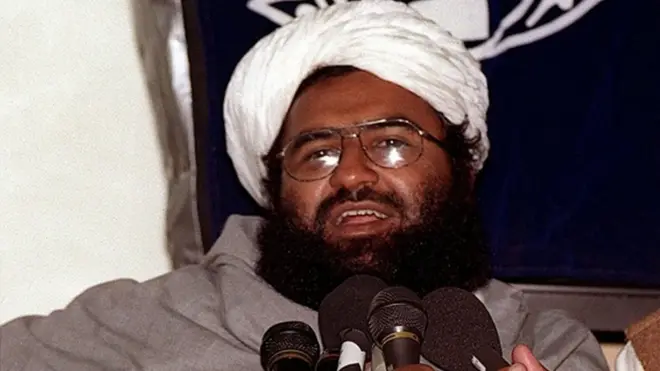 जैश ए मोहम्मद प्रमुख मसूद अज़हर की ये तस्वीर फरवरी 2000 में पाकिस्तान के कराची में हुई प्रेस कॉन्फ्रेंस के दौरान ली गई थी.