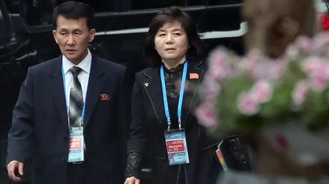 최선희 북한 외무성 부상이 지난 2월 메트로폴호텔에서 열리는 김정은 북한 국무위원장과 도널드 트럼프 미국 대통령의 정상회담에 참석하기위해 숙소인 베트남 하노이 멜리아호텔을 나서고 있다