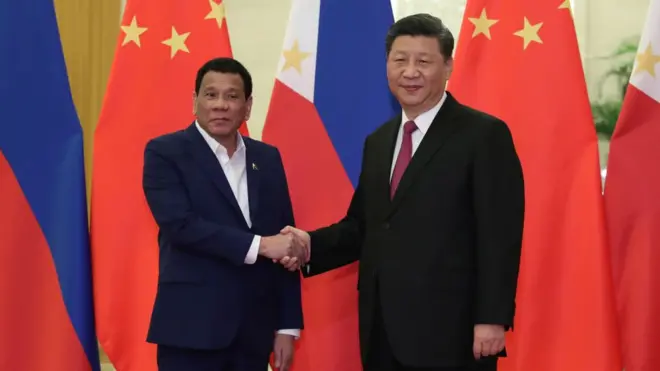 Ông Tập Cận Bình nói với ông Duterte rằng Trung Quốc "giữ quan điểm bất di bất dịch" về chủ quyền của mình đối với Biển Đông