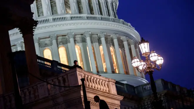 دواړه ډیموکراتان او جمهوريپال سناتوران په افغانستان کې د دوامداره لگښتونو په اړه اندېښمن دي.