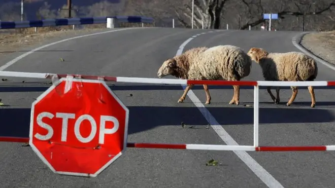 После первой карабахской войны перерезанными оказались одни дороги, после второй - другие