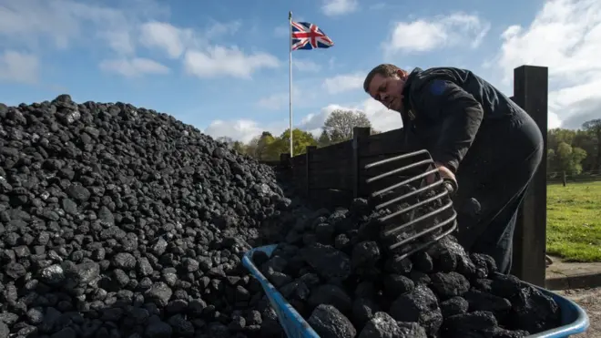 Britaniyada sənayedə kömürdən tam imtina edəcək.