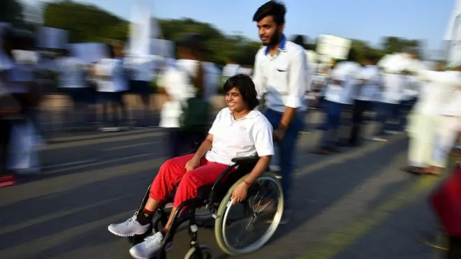 వికలాంగులు