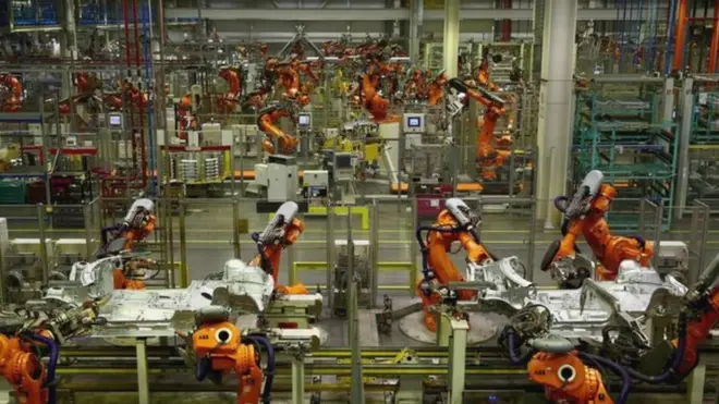 Báo cáo nói khu vực dùng đồng euro với 19 nước được dự đoán sẽ tăng trưởng nhanh hơn so với Anh.