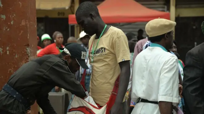 Contrôle de sécurité lors d'un événement politique à Bamenda - archives