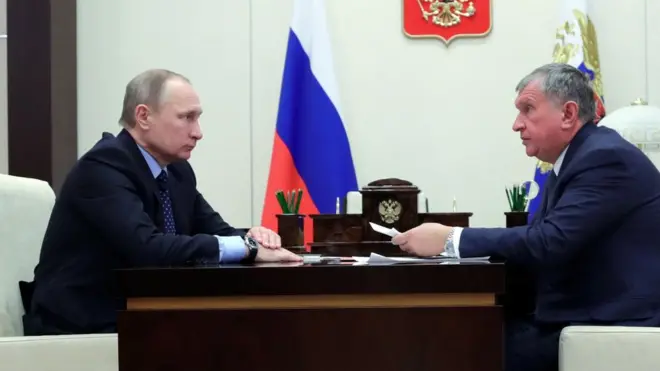 Seçin (sağda), Putin'in (solda) en yakın çalışma arkadaşları arasında yer alıyor