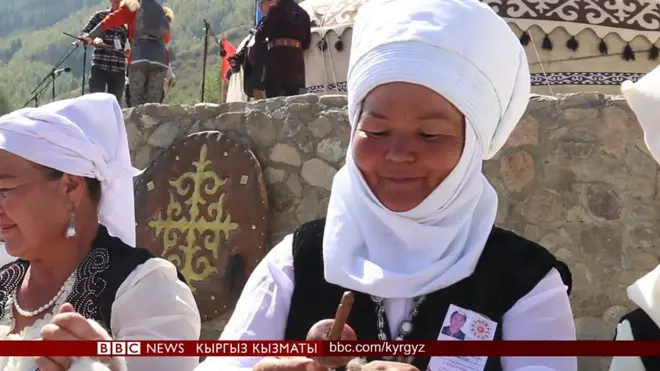 Кол өнөрчүлөр