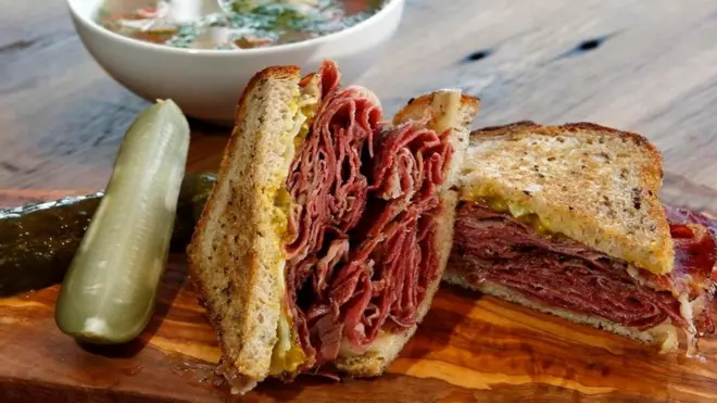 Sánduche de pastrami
