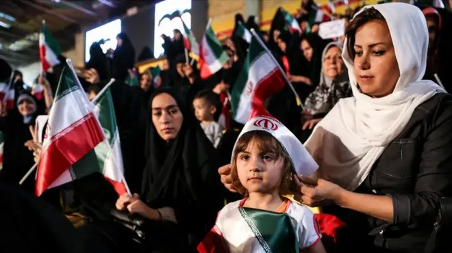 زنان حامی ابراهیم رئیسی در کمپین انتخاباتی او در تهران