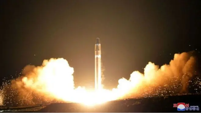 Roket tersebut diperkirakan meledak saat masuk kembali ke atmosfer.