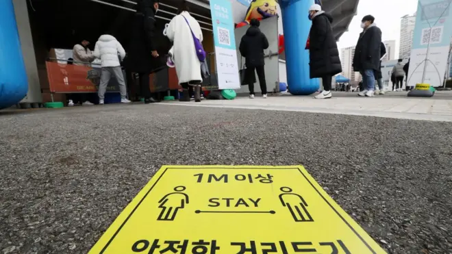 '3차 대유행'이 확산되는 가운데 29일 신규 확진자 수는 450명 늘어 누적 3만3824명이 됐다