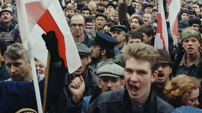 "Жыве Беларусь!": как протестовали против Лукашенко почти 25 лет назад