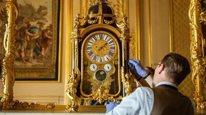 Man's colossal alarm clock collection set to startle bidders - BBC