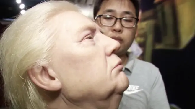 距离美国总统大选只有两个多月的时间，中国上海的一家蜡像公司本应迎来最繁忙的时候，但由于新冠疫情，很多订单已经取消或停止。