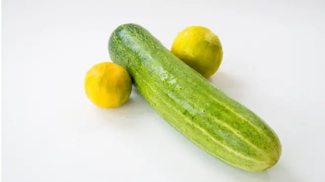 Огірок і два лимони