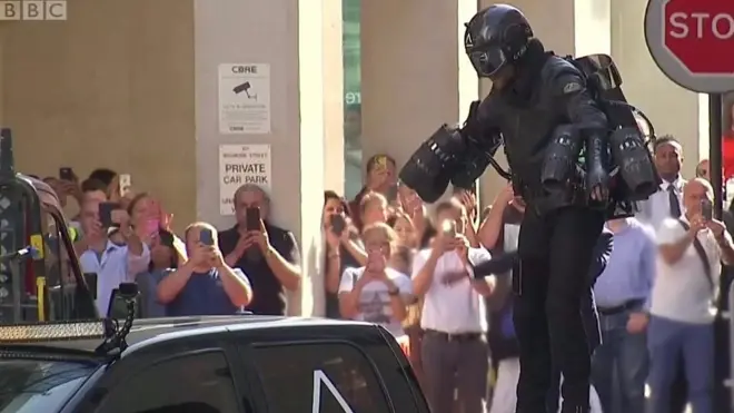 Letačko odelo na mlazni pogon