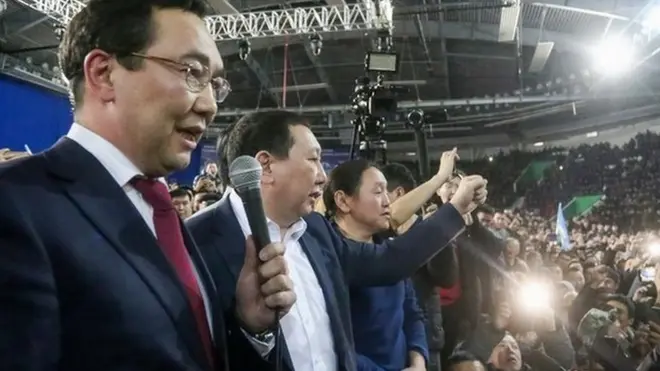 Глава Якутии Айсен Николаев на встрече с тысячами местных жителей пообещал ужесточить миграционные нормы, но нападения на мигрантов это не остановило