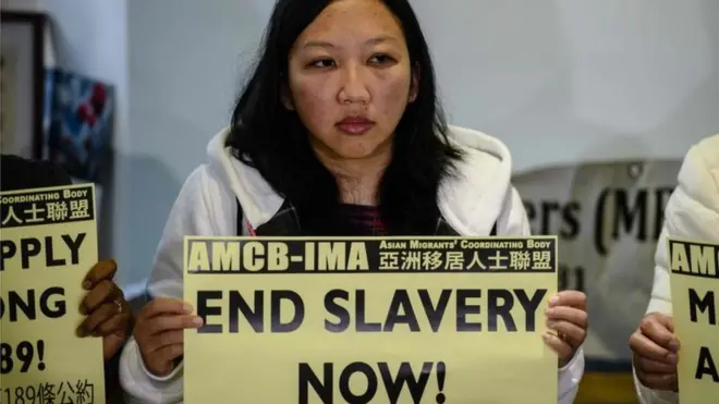 Erwiana dalam jumpa pers di Hong Kong tanggal 22 Desember setelah memenangkan tuntutan ganti rugi.