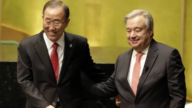 Ban Ki-moon (kiri) akan menyerahkan kepemimpinan PBB kepada Antonio Guterres mulai tanggal 1 Januari 2017.