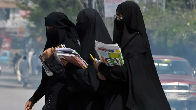 پشاور یونیورسٹی کی انتظامیہ نے کہا ہے کہ حالیہ دنوں میں کیمپس کی حدود میں طالبات کو حراساں کرنے کا کوئی نیا واقعہ رپورٹ نہیں ہوا