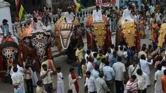 मंदिर के हाथी