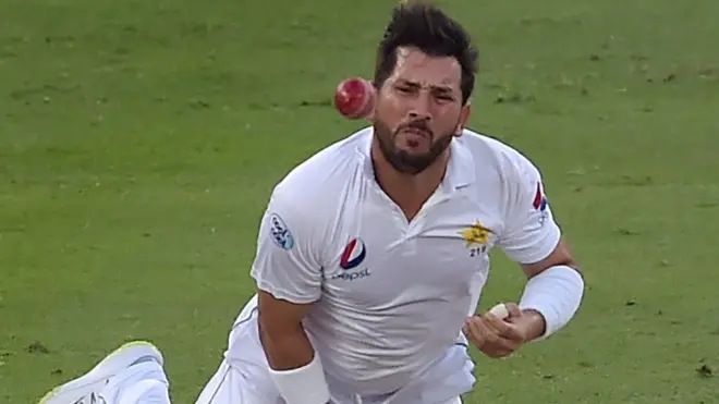 یاسر شاہ نے ایک ہی اوور میں تین وکٹیں حاصل کی ہیں