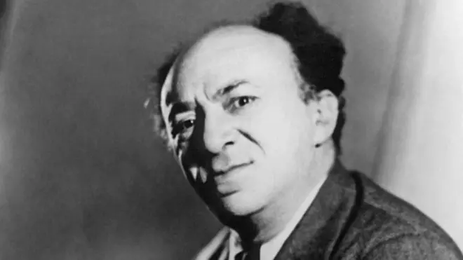 По первоначальной версии, Михоэлс попал под колеса грузовика, однако позже выяснилось, что он был убит по прямому приказу Иосифа Сталина