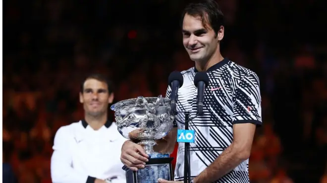 Roger Federer vượt qua Rafael Nadal với tỷ số 6-4 3-6 6-1 3-6 6-3 và giành chức vô địch Giải Úc mở rộng tại Melbourne hôm 29/01.