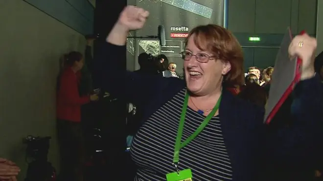 Ученые празднуют завершение миссии "Розетты"