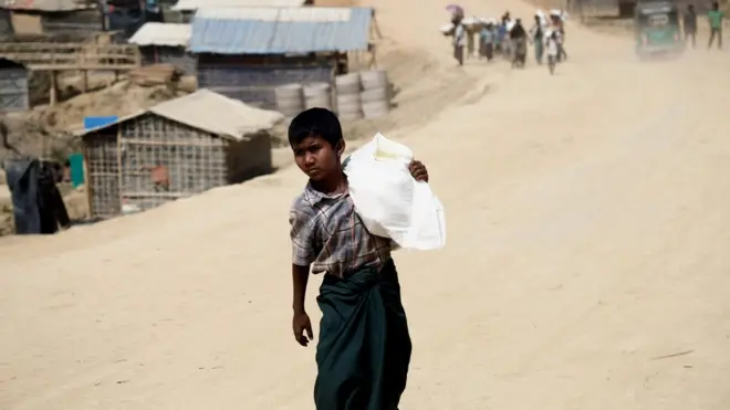 ဘင်္ဂလားဒေ့ရှ် ဘက်ကို ထွက်ပြေးတဲ့ ဒုက္ခသည် ၇ သိန်းနီးပါးရှိတယ်လို့ ကုလသမဂ္ဂပြော