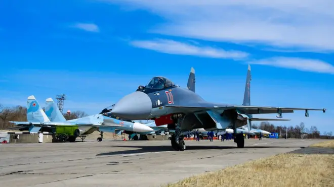 Истребитель Су-35С во время второго отборочного этапа окружного конкурса среди военных летчиков "Авиадартс—2017"