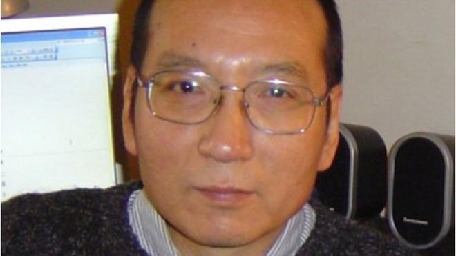 劉曉波作為教師參與了天安門學運，因為一份《零八憲章》再度陷獄，最終沒能親自接受他的諾貝爾和平獎。BBC北京記者麥迪文（Stephen McDonell）回顧他的曲折人生。