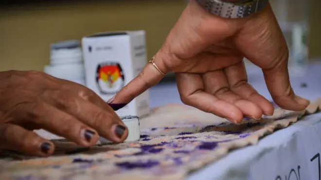 وفاة 272 من مسؤولي الانتخابات بسبب الإرهاق في فرز الأصوات يدويا