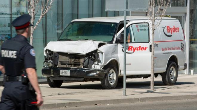 La furgoneta que arrolló a varios peatones el lunes en Toronto.
