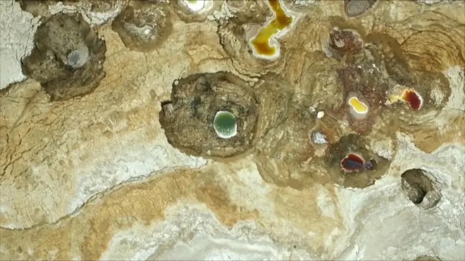 Карстовые воронки у берегов Мертвого моря