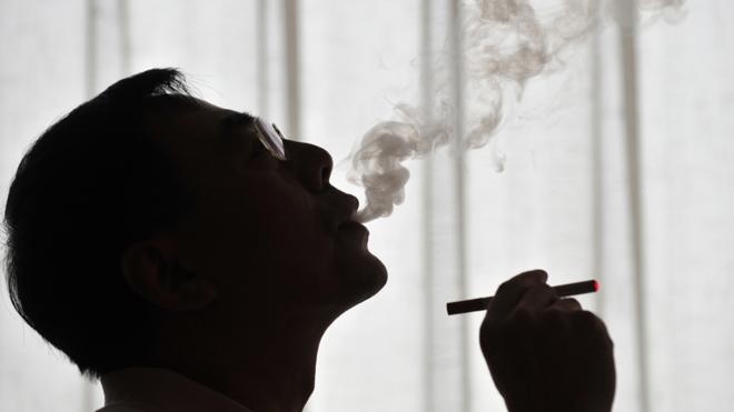 E cigarettes should be offered to smokers say doctors BBC News