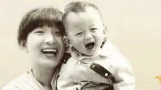 Li Jingzhi y su hijo Mao Yin (Jia Jia)