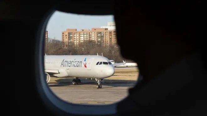 Insiden ini terjadi di Bandara Internasional San Francisco, AS, saat pesawat dengan nomor penerbangan 591 itu bersiap terbang menuju ke Dallas.
