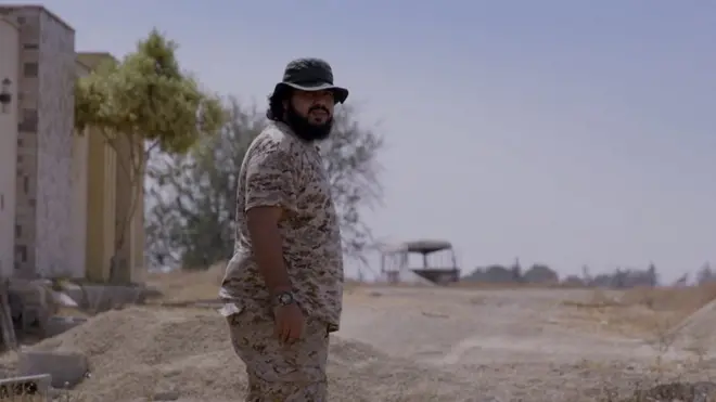 يتتبع تحقيق جديد لبي بي سي إشارات على وجود عناصر روسية غامضة في خضم الحرب الأهلية الدائرة في ليبيا.