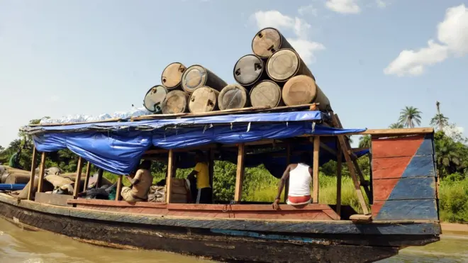 Boat dey carry illegal oil go market