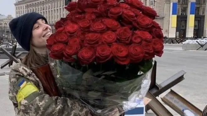 Это букет Маргарите Риваченко преподнесли 8 марта ее сослуживцы по батальону