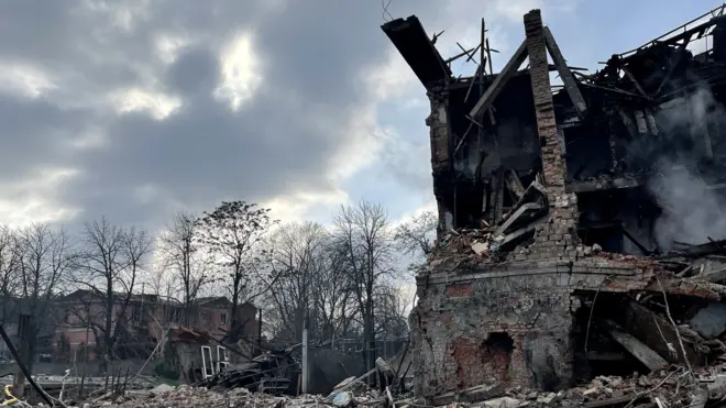 Развалины обувной фабрики в Днепре после российского авиаудара