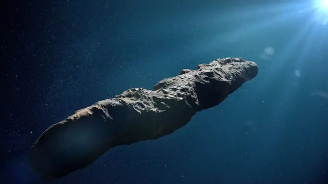 La luminosité de 'Oumuamua fluctue à intervalles réguliers, ce qui suggère qu'il est en rotation et qu'il est soit très allongé, soit en forme de disque.